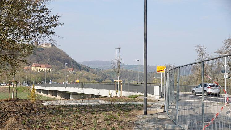 Der neue Platz an der Brücke ist für die Marienstatue vorgesehen. Foto:  Arkadius Guzy