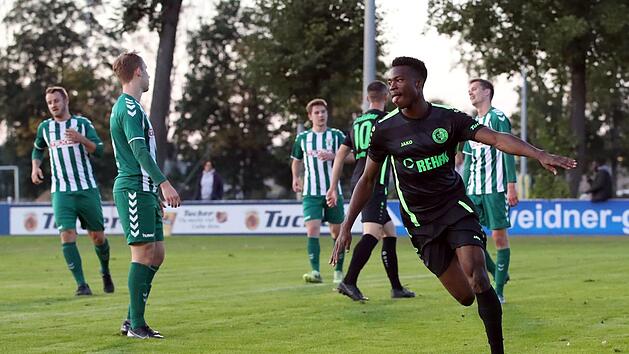 Eltersdorfs Dickson Abiama dreht zum Torjubel ab. Foto: Sportfoto Zink