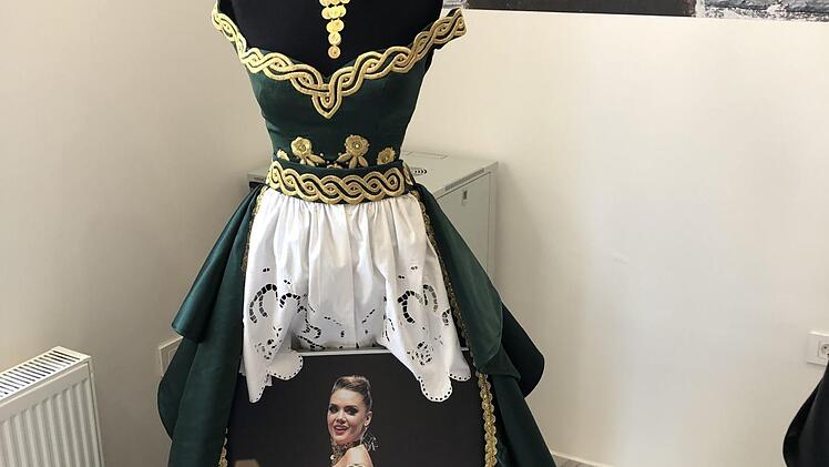 Die Gegenwart ist Geschichte: das Kleid der Schönheitskönigin.