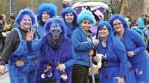 Ganz in Blau: Die Krümelmonster waren unterwegs.