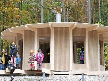 Die Kinder nehmen ihr Haus in Beschlag. Foto: Elke Pieger