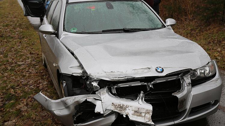 Mit 1,8 Promille fuhr ein Soldat auf der A9 bei Berg im Kreis Hof gegen eine Schutzplanke. Bei seiner Unfallflucht stellte er sich aber sehr ungeschickt an. Foto: NEWS5 / Fricke