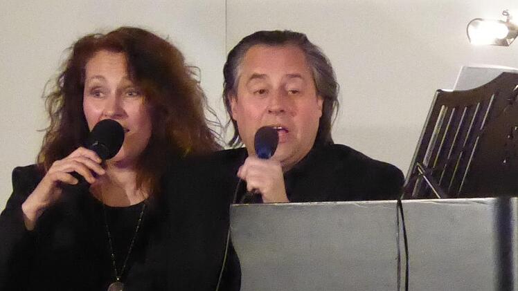 Barbara Moritz und Matthias Klink beim  mittlerweile  schon 30 Jahre alte "Herzilein" der Wildecker Herzbuben.  Gerhild Ahnert