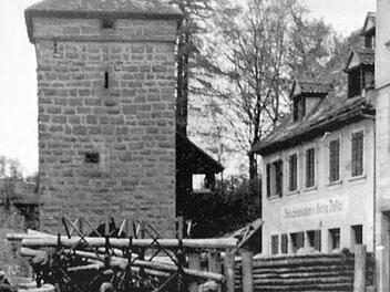 Panzersperre am Sattlertor in Forchheim (Ausschnitt aus: Thomas Greif, Forchheim in der Zeit des Nationalsozialismus, in: Hermann Ammon: Forchheim in Geschichte und Gegenwart, Beiträge aus Anlass der 1200-Jahr-Feier, Bamberg 2004, S. 406-431, hier S.424) Repros: Manfred Franze