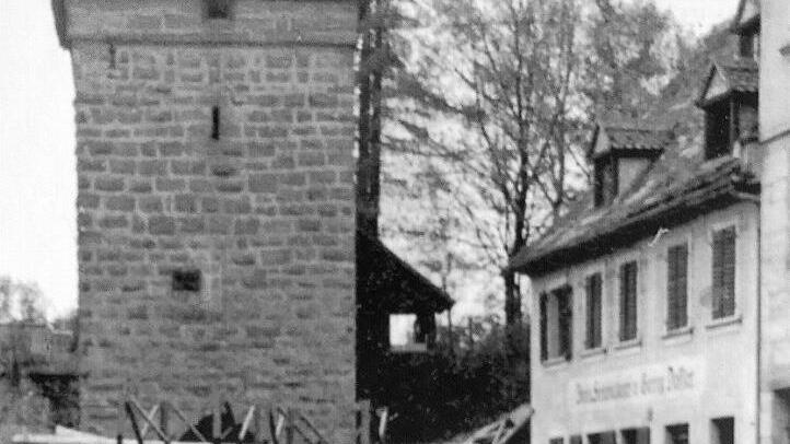 Panzersperre am Sattlertor in Forchheim (Ausschnitt aus: Thomas Greif, Forchheim in der Zeit des Nationalsozialismus, in: Hermann Ammon: Forchheim in Geschichte und Gegenwart, Beiträge aus Anlass der 1200-Jahr-Feier, Bamberg 2004, S. 406-431, hier S.424) Repros: Manfred Franze