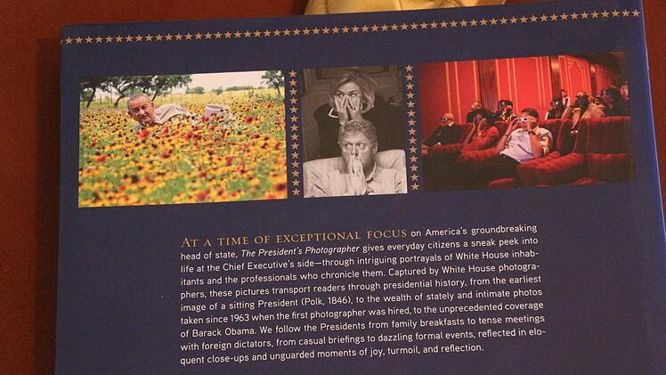 Das Geschenk: Ein Bildband mit Fotos aus dem Leben der US-Präsidenten. Foto: Simone Bastian