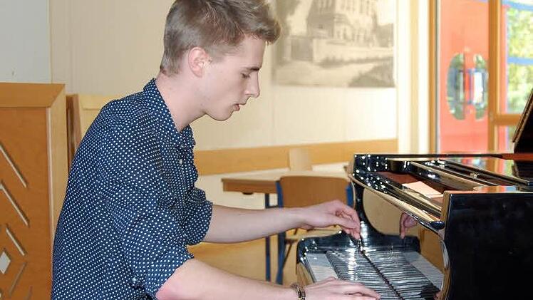 Ferdinand Brunner erfreute mit seinem virtuosen Klavierspiel.