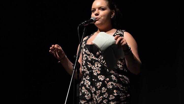 Victoria Helene Bergemann aus Hamburg hat den Poeten-Wettstreit mit einem humorvollen Text &uuml;ber Depressionen gewonnen. Foto: Florian Just