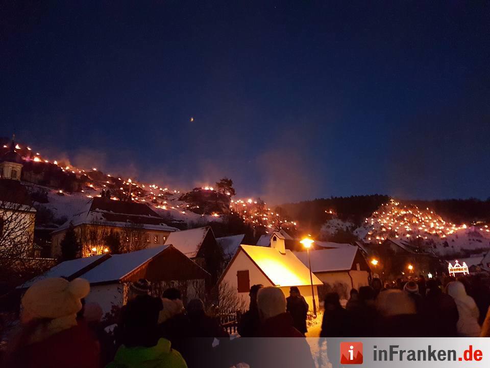 Beschluss der Ewigen Anbetung in Pottenstein - Lichterfest  in der Fränkischen Schweiz