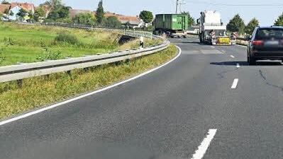 Viel Verkehr herrscht auf der B22 bei Unterneuses.