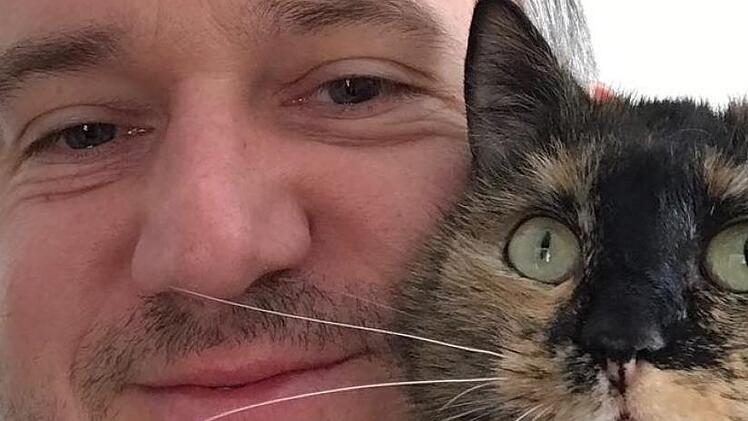 Pfarrer Michael Kubatko: "Ich bin nicht gut im Faulenzen, habe eine innere Unruhe. Mir reicht schon, auf der Couch zu liegen, Actionfilme zu schauen, einen Tee zu trinken und mit meiner Katze Heidi zu spielen. Auch ausschlafen finde ich toll."