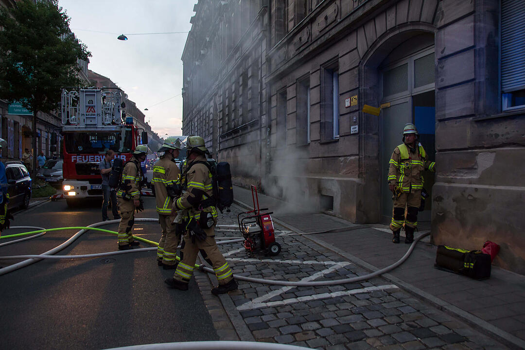 Fürth: Kellerbrand in Mehrfamilienhaus