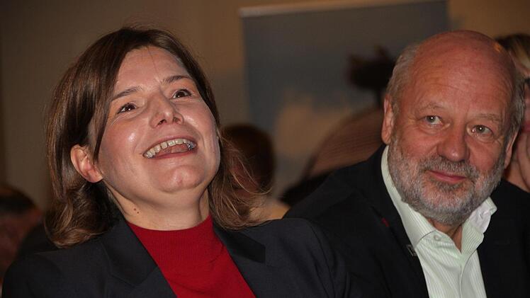 Manuela Rottmann   verfolgt mit dem früheren Grünen-Abgeordneten Hans-Josef Fell am Wahlsonntag die  Ergebnisberichte. Foto: Archiv/Ulrike Müller