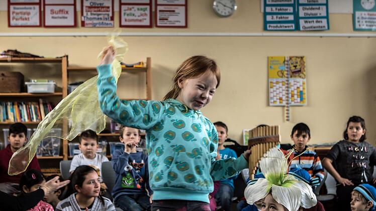Proben-Endspurt: Schülerinnen und Schüler der Grundschule Coburg-Neuses üben für ihr Moldau-Projekt.Foto: Jochen Berger