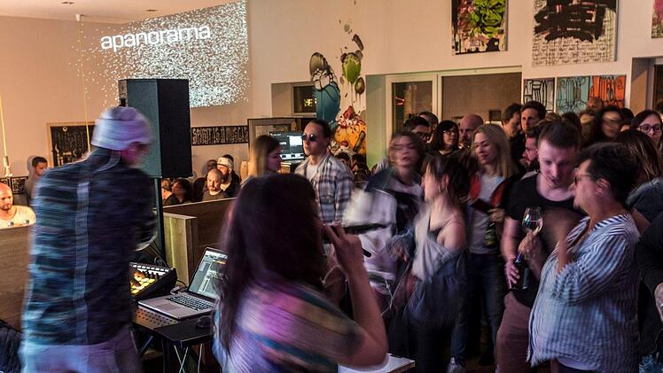Das Kneipenfestival "Bierchen und Bühnchen" findet 2019 am 6. April statt. Im Nürnberger Stadtteil Gostenhof werden viele Kneipen zur Bühne. Foto: Frank Schuh