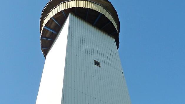 Auch touristische Anziehungspunkte werden im neuen Mobilitätskonzept mit eingebunden, wie beispielsweise die Thüringer Warte in Lauenstein.  Foto: Veronika Schadeck