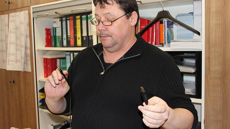 Die neuen Barcode-Lesestifte für die Wahlhelfer sind in der Eberner Verwaltung schon eingetroffen.