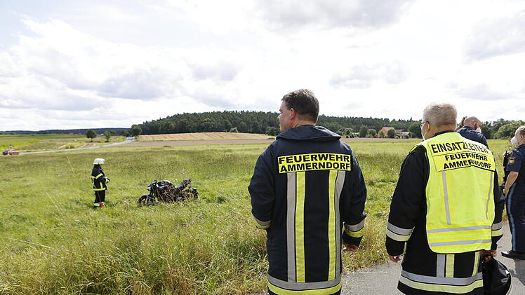 Motorrad kommt von Stra&szlig;e ab: Fahrerin schwer verletzt