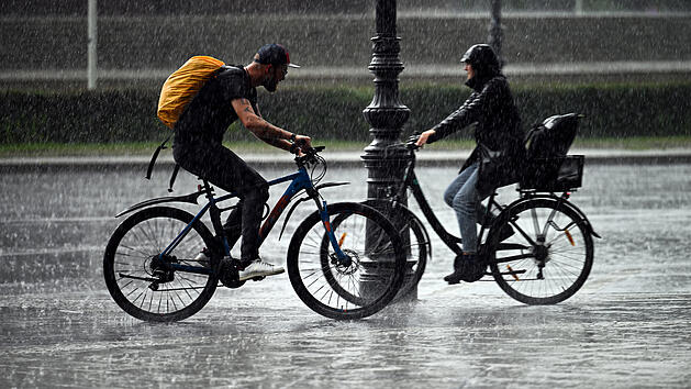 Radfahren bei Gewitter: Darum solltest du dringend absteigen