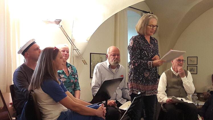 Die Litera(n)ten begeisterten mit ihren szenischen Vorlesungen im Deutschherrnkeller in Münnerstadt zum Thema "Meer und Mehr". Foto: Hartmut Hessel