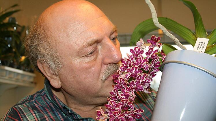 Schlosser und Orchideenliebhaber Kurt Beck in seinem Verkaufsraum in Nüdlingen.Anja Vorndran