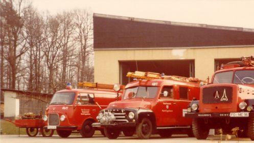 Gerätehalle und Fahrzeuge der Feuerwehr Bammersdorf  Anfang der 1990er Jahre Repro: Mathias Erlwein