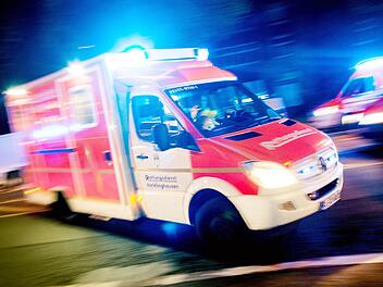 Eine Fu&szlig;g&auml;ngerin wurde in Bad Erlbach von einem Auto erfasst und mittelschwer verletzt.