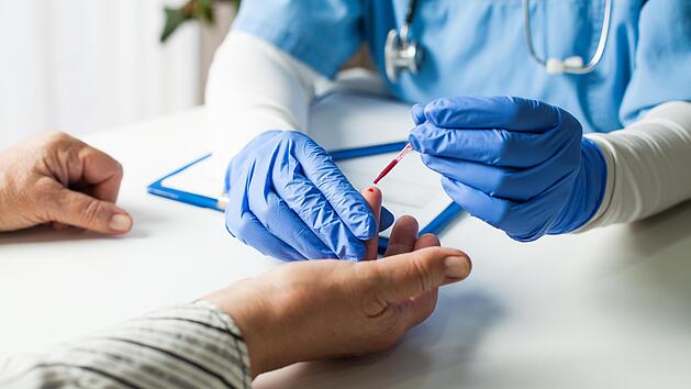 Antik&ouml;rper-Schnelltests sind neu im Angebot etwa an der Teststrecke von Laboklin  in Bad Kissingen.