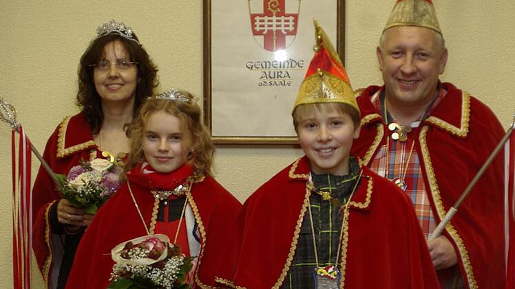 Das neue Prinzenpaar heißt Sonja und Udo Tillemann (hinten), Katharina Frank und Niklas Fella sind das Kinderprinzenpaar der Session.