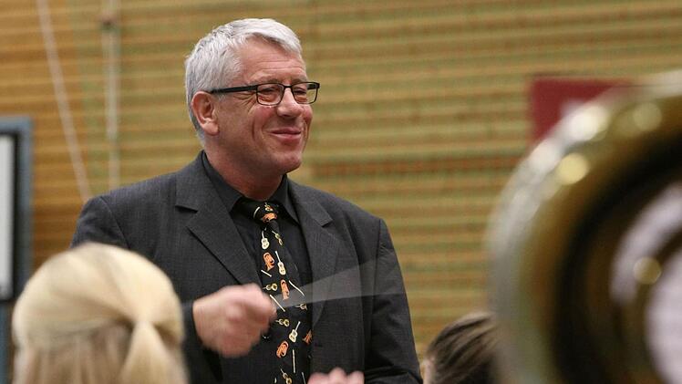 Impresionen vom Sinfoniekonzert in der Franz Goebel Halle Rödental mit dem Jugendorchester Rödental und dem Orchester der Musikfreunde Neustadt: Gerhard Eller dirigiertFoto: Jochen Berger