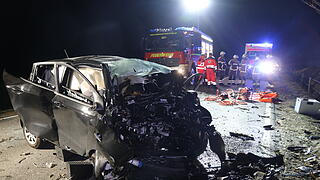 19-Jähriger aus dem Landkreis Fürth prallt mit Auto gegen Baum und stirbt