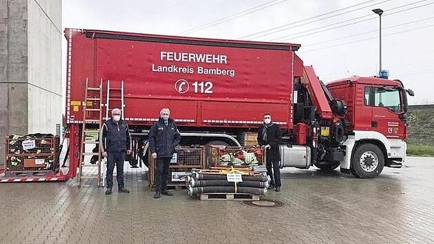 Der Hilfstransport wird best&uuml;ckt. Foto: Landratsamt