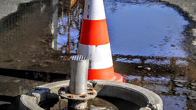 Wasserrohrbrüche in Nürnberg: Häuser von Trinkwasserversorgung getrennt - Straßen gesperrt
