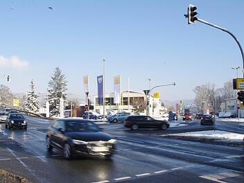 Die Kreuzung Industriestraße/B 173 ist ein stark frequentierter Knotenpunkt für Nah- und Fernverkehr in Kronach. Foto: Marco Meißner