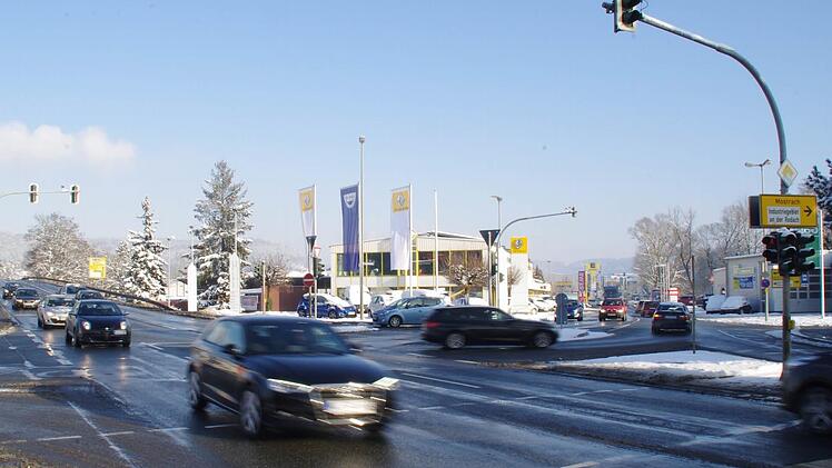 Die Kreuzung Industriestraße/B 173 ist ein stark frequentierter Knotenpunkt für Nah- und Fernverkehr in Kronach. Foto: Marco Meißner