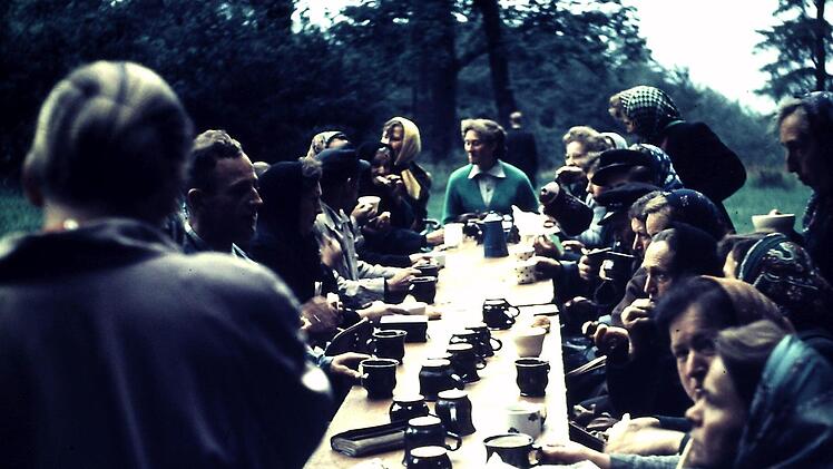 Am Ende einer Nacht auf dem Maria Ehrenberg war Kaffee gefragt, hier noch mit den bekannten Keramiktassen. Archivfoto: Pfarrer Peter Pretscher