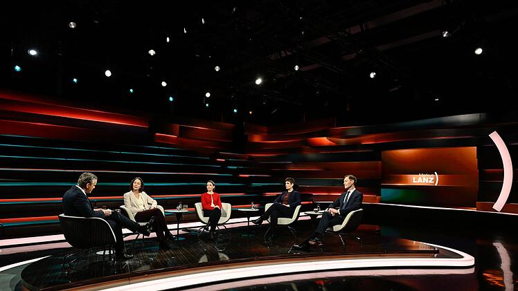 Markus Lanz (links) diskutierte am Dienstagabend mit SPD-Politikerin Katarina Barley (zweite von links), Sicherheitsexpertin Claudia Major (Mitte), Journalistin Mona Jaeger (zweite von rechts) und Strategieberater Julius van de Laar.