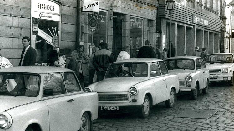 Nach der Öffnung der Grenze zur DDR im Jahr 1989 gehörten Trabis und auch Wartburgs zum alltäglichen Bild im Landkreis Kronach.  Foto: Archiv