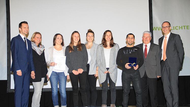 Sie erhielten mit der Sportmedaille die höchste Auszeichnung der Stadt Lichtenfels.  Fotos: gerda VölkGerda Völk