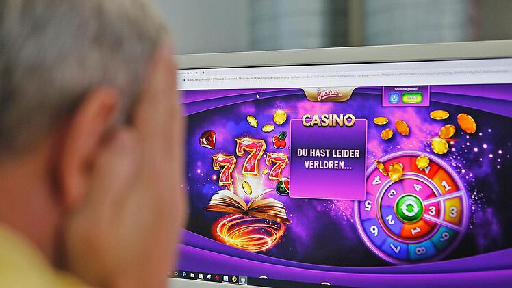 Ob Online-Casino oder Spielhalle: Glücksspiel ist heute rund um die Uhr verfügbar. Fatal für die mehr als 33000 Süchtigen in Bayern. Matthias Hoch