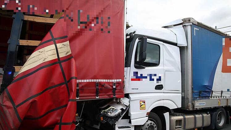 Lkw-Unfall bei H&ouml;sbach