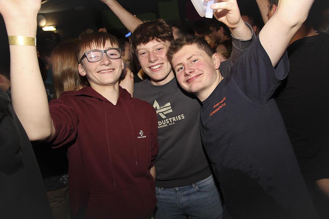 Die Partyband "Power" heizte ordentlich ein.