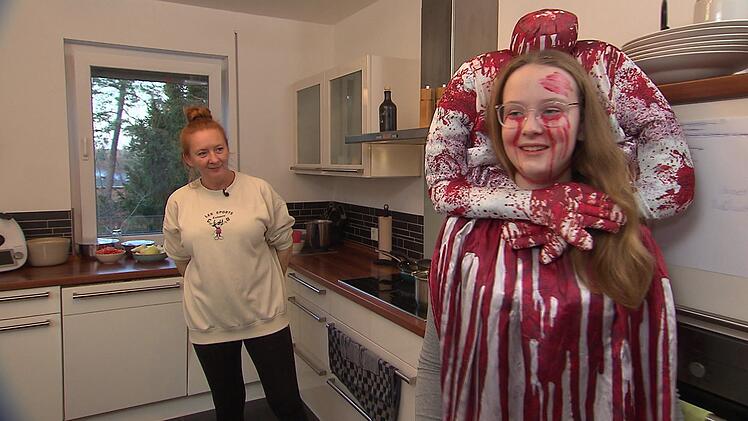 Was ist nur mit Annas Tochter Hannah (12) los? Keine Angst - sie geht auf eine Kost&uuml;mparty