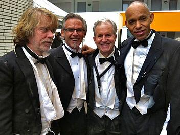 Die Fräcke sind schon etwas ramponiert, aber der Humor von Helge Schneider und seinen Freunden ist noch frisch.