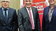 Die beiden Bevollmächtigten der IG Metall Ostoberfranken Wolfgang Kormann (r.) und Volker Seidel (l.) mit Bundesvorstandsmitglied Jürgen Kerner. Foto: Fuchs