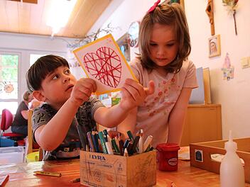 Im Kindergarten St. Antonius in Gef&auml;ll gestalteten die Kinder herzige Gedichtkarten. Foto: Teresa Hirschberg