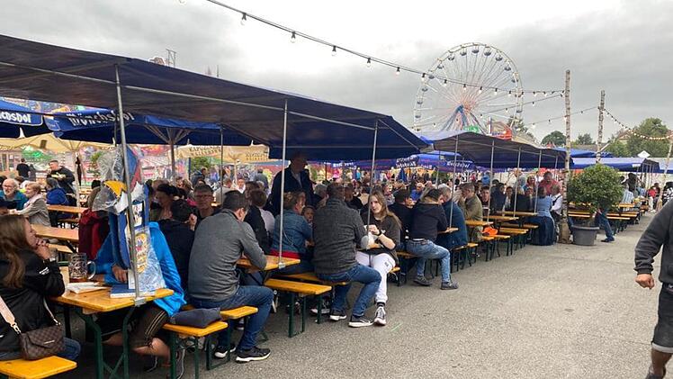 Coburger Vogelschie&szlig;en 2023: &Auml;rger um fehlendes Zelt - Regen zwingt Veranstalter zu Ma&szlig;nahme