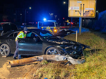 Unfall unter Alkoholeinfluss: Kollision mit Laternenmast