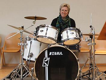 Birgit Eber, Vorsitzende des Fördervereins, trommelt Spenden für die Musikschule zusammen. Foto: Thomas Ahnert