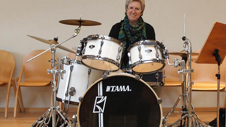Birgit Eber, Vorsitzende des Fördervereins, trommelt Spenden für die Musikschule zusammen. Foto: Thomas Ahnert